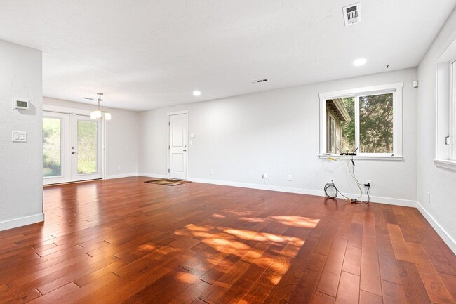 Photo - 2677 Humbug Creek Rd