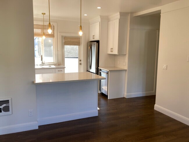 Open floor plan - 2791 Greenwich St Unit 4