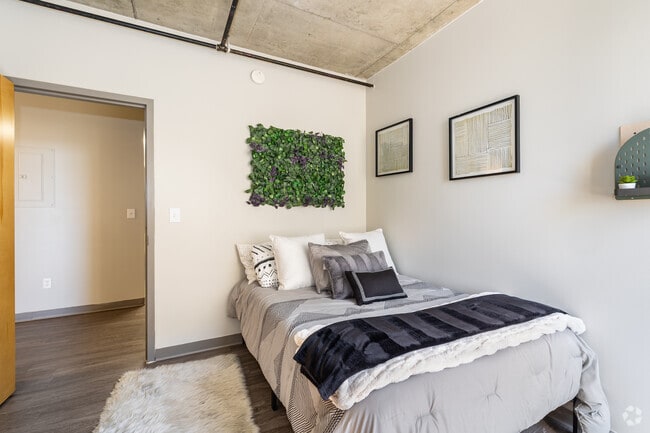 4BR, 2BA - 1,000SF - Second Bedroom