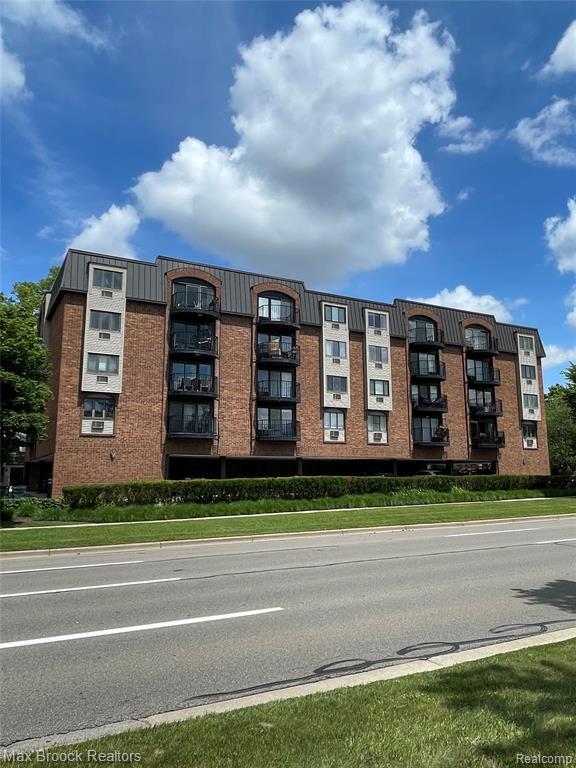 Building Photo - 35300 Woodward Ave Unit 404