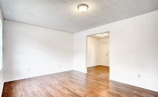 Photo - 728 Martindale Rd