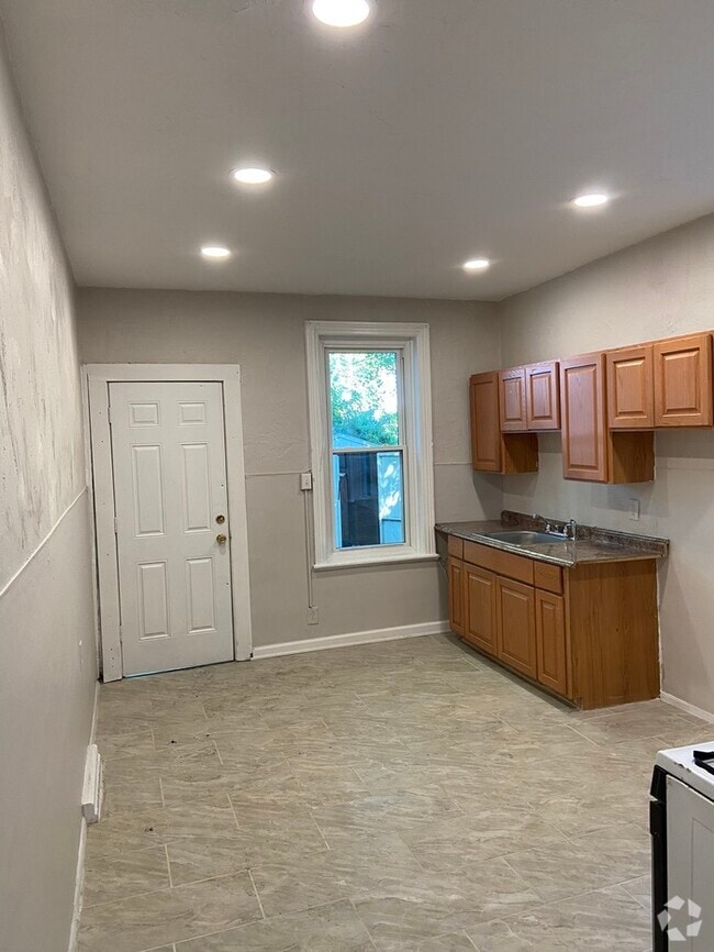 Building Photo - 412 Lamberton St Rental