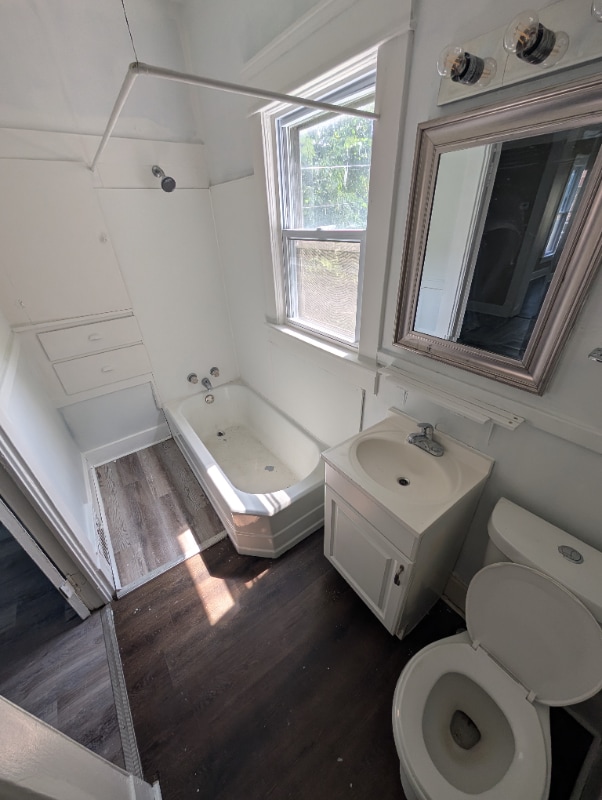 Photo - 1019 W 10th St Unidad Down