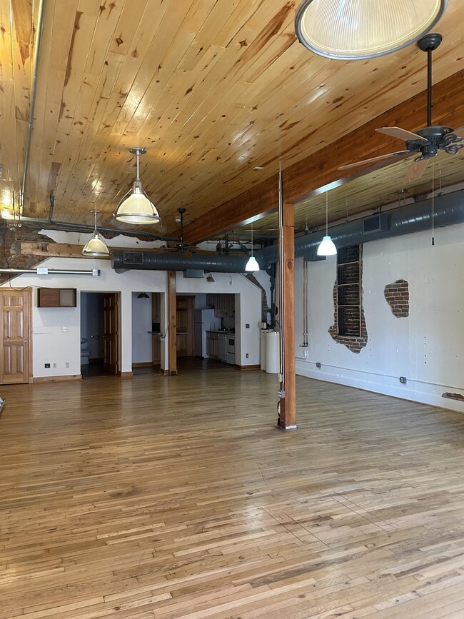 Photo - 138 W 1st St