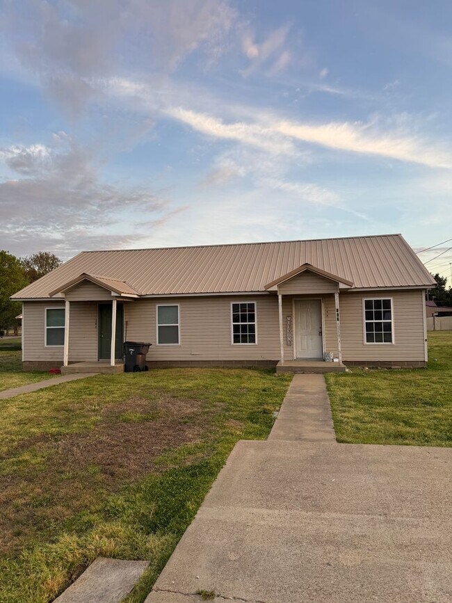 Photo - 2 Bed / 1 Bath Duplex in Weiner, AR