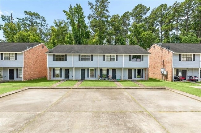 Building Photo - 14578 Honeysuckle Dr Unit 147