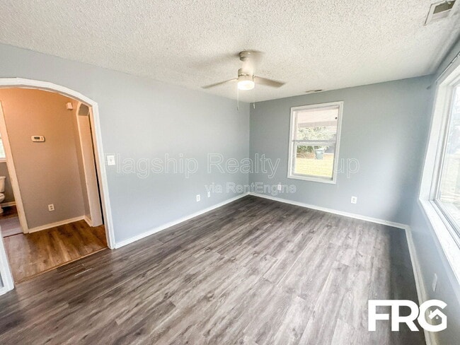 Photo - 122 Blaire Ln