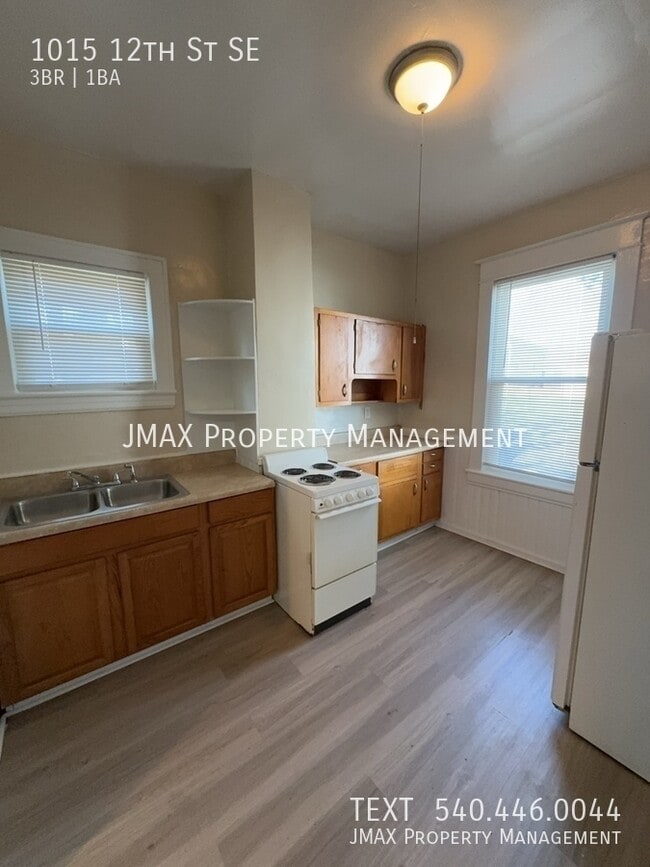 Photo - 1015 12th St SE
