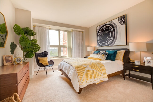 Photo - Halstead Burlington