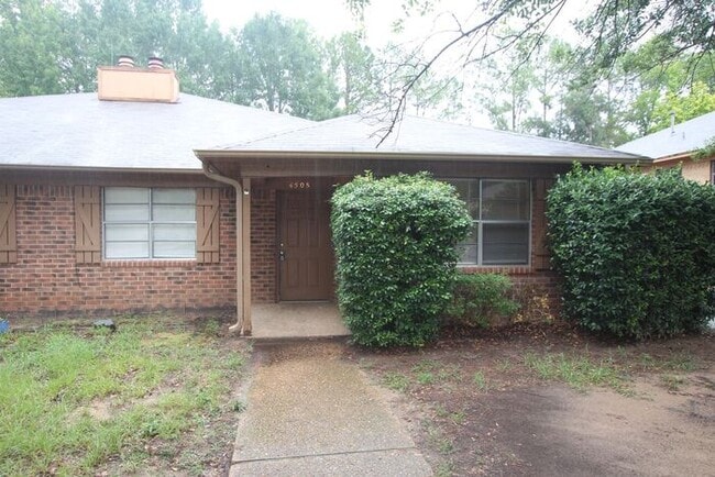 Adorable 3 Bedroom Duplex in Tyler - Adorable 3 Bedroom Duplex in Tyler House