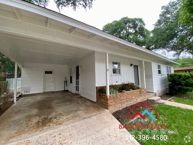 Building Photo - Available Now: 2 bed/1 bath with Fenced Ya... Rental