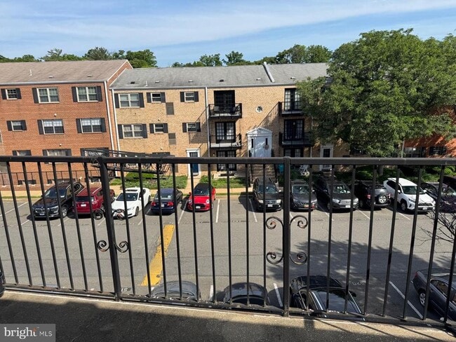 Photo - 5911 Quantrell Ave Unidad 204