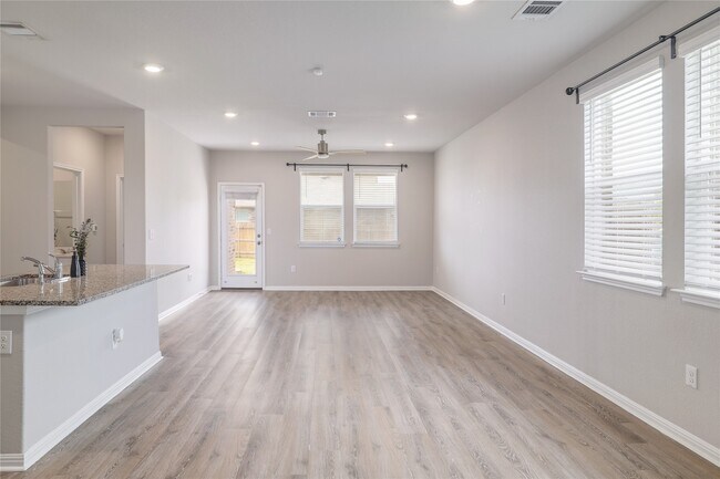 Photo - 445 Shiner Ln