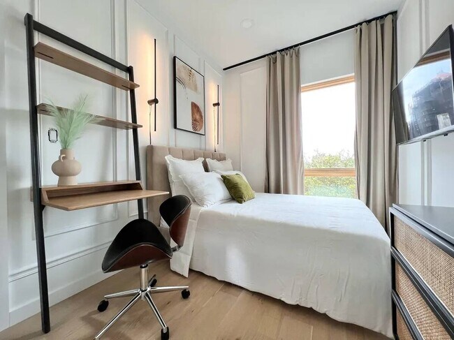 Furnished room/NOT APARTMENT