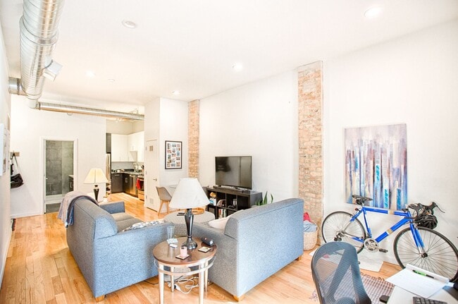 Photo - All New Huge Wicker Park 1 Bedroom Unidad 2R