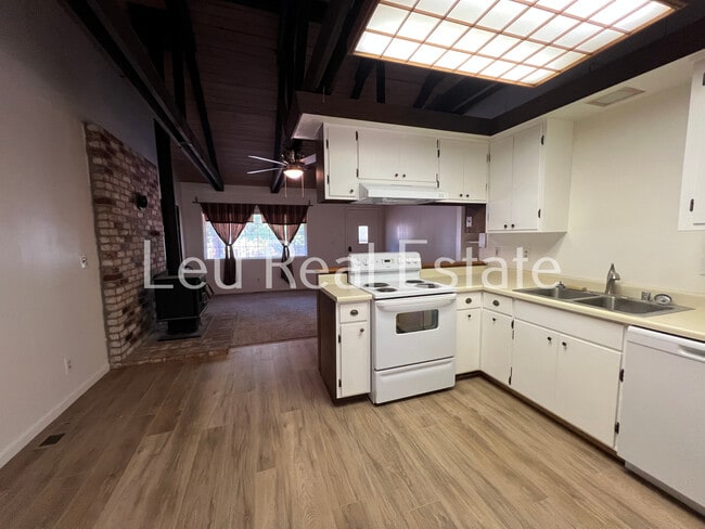 Photo - 4844 Golden St