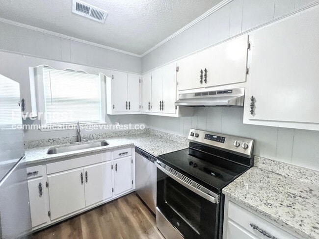 Photo - 605 Blaine Dr SW