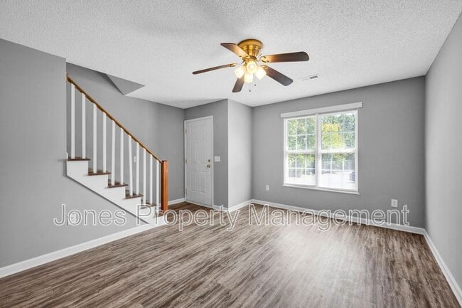 Photo - 134 Aaron Pl NW