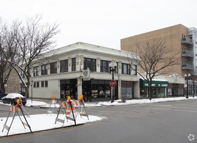 Photo - 3900 N Sheridan Rd