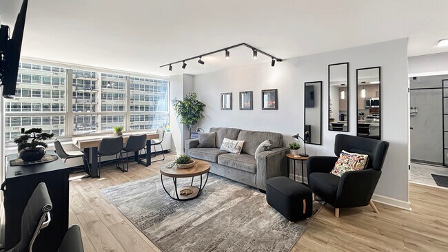 Photo - 3550 N Lake Shore Dr Unit 817