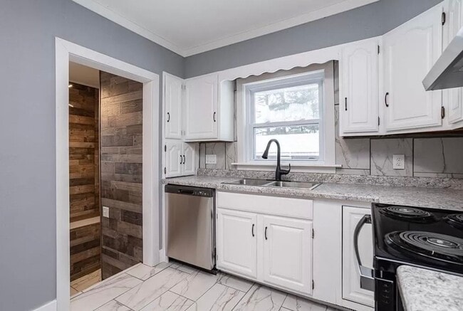 Photo - 801 Lake View Dr