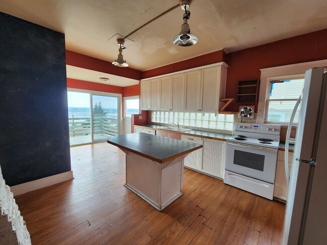 Photo - Spacious Units Across from WWU Unit #A