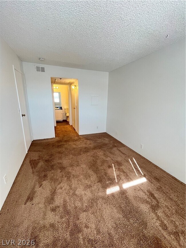 1381 E University Ave. Unit 304