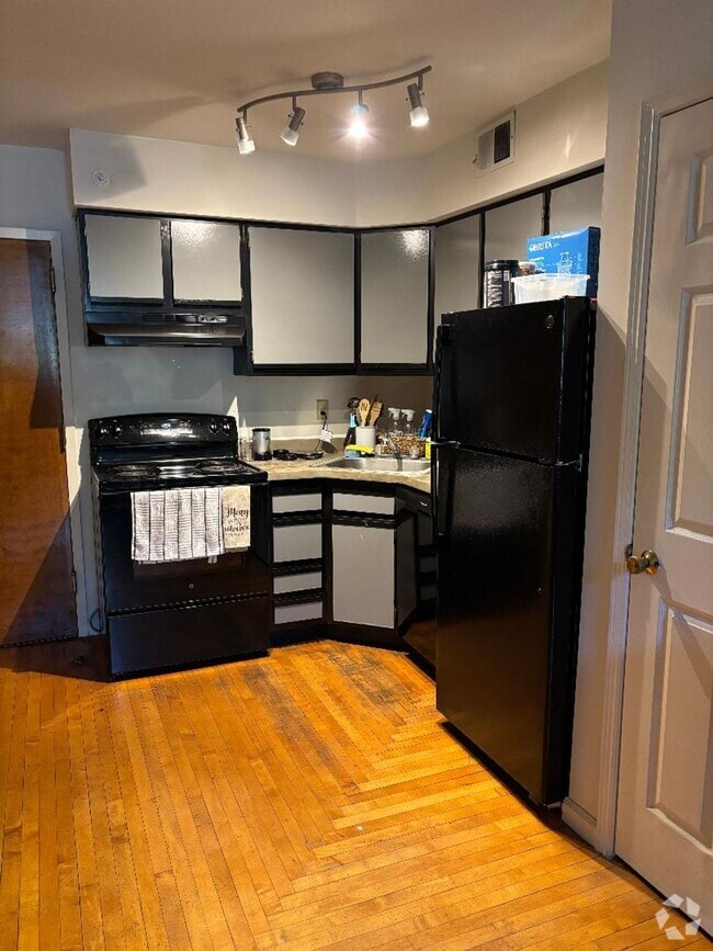 Building Photo - Spacious 1 Bedroom Loft Unit 207