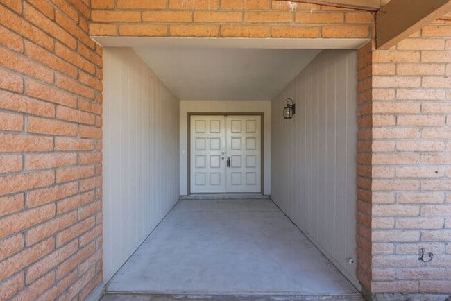 Photo - 2920 N La Chiquita Ave