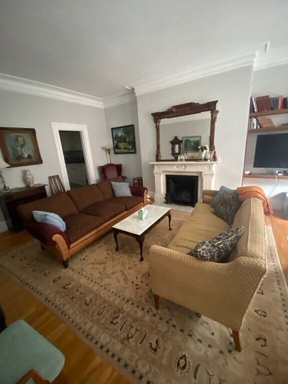 Building Photo - 144 Commonwealth Ave Unit 8a