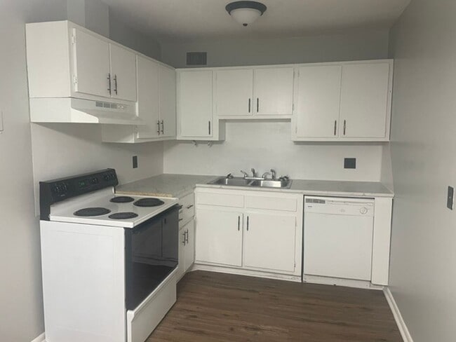 Photo - Updated Condo Off Country Club Road