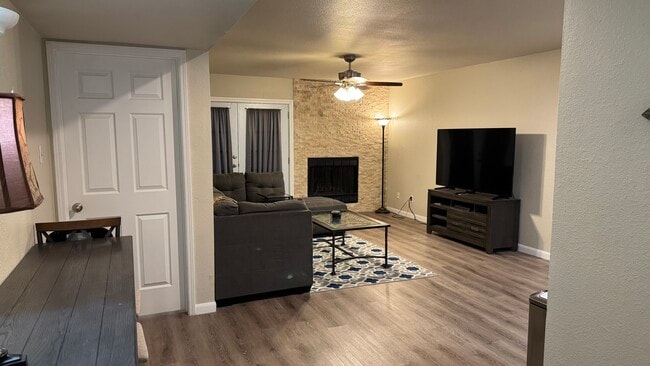 Building Photo - 356 W Harwood Rd Unit C