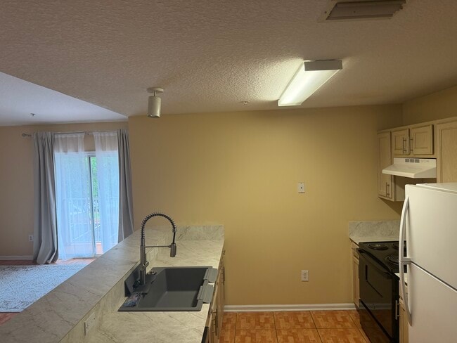 Building Photo - 6051 Maggies Cir Unit 113