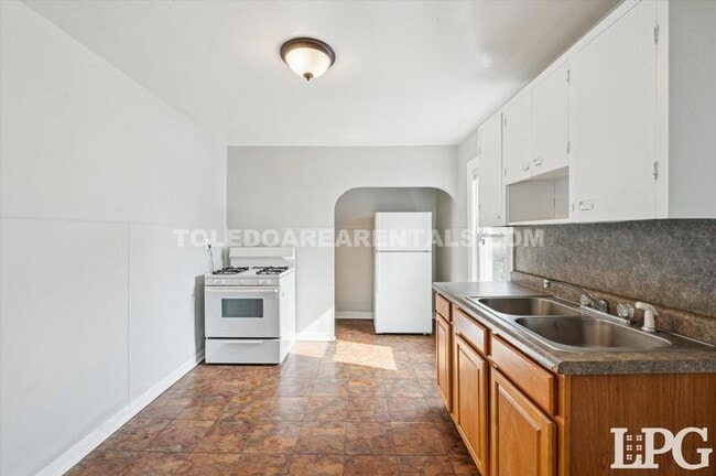 Photo - 340 E Lake St