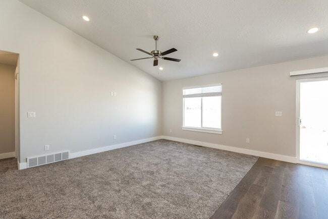 Photo - 1049 N Providence Wy