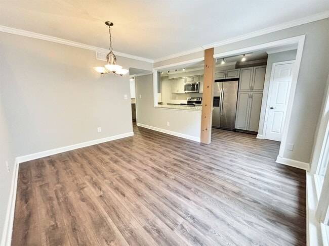 Photo - 5030 Meadow Ln