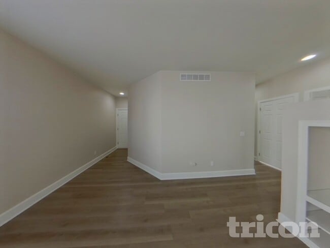 Photo - 2290 St Claire Dr