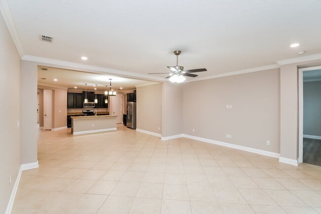 Photo - 252 St Kitts Loop