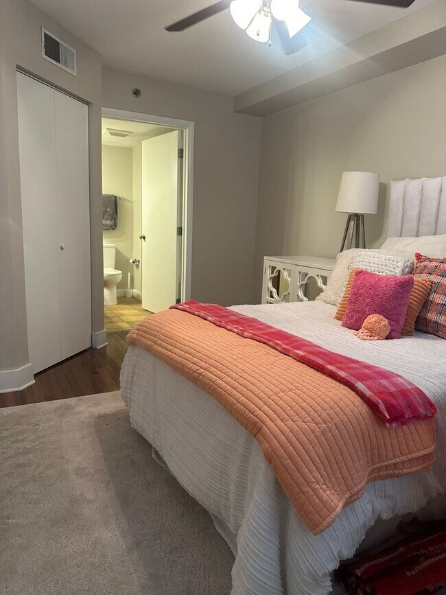 Photo - Lake Plaza Condominiums - 3 bedroom - 2 PA... Unidad 702