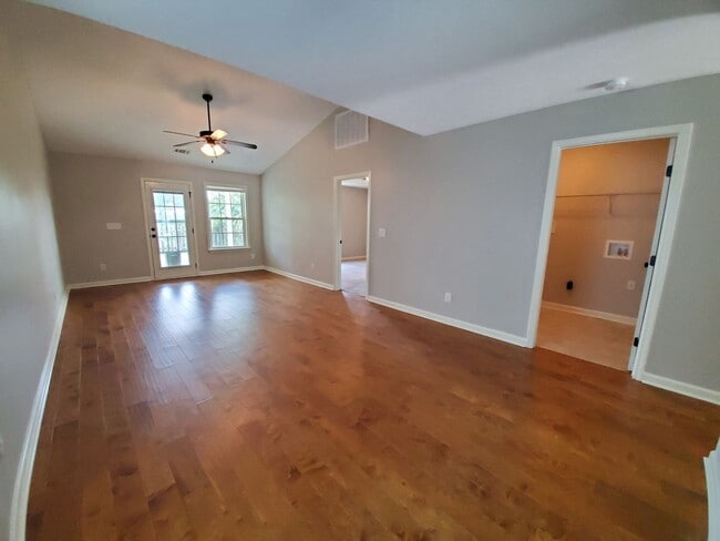 Photo - 198 Buckhaven Way