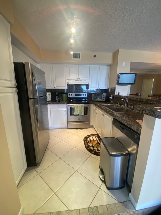 Photo - 19501 E Country Club Dr Unit 9601