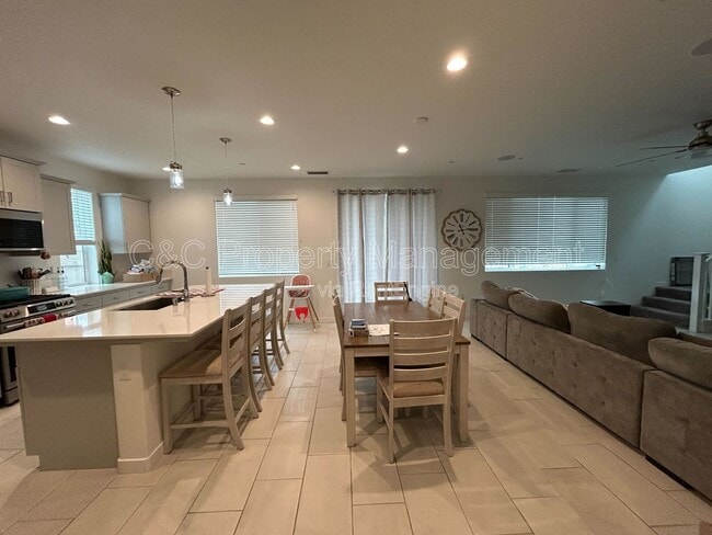 Photo - 711 Robert Ave