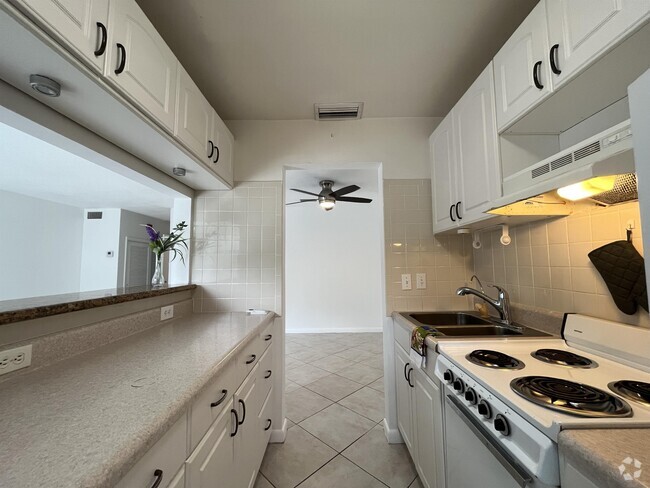 Building Photo - 1431 S 14th Ave Rental