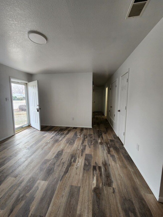 Photo - Beautifully Done Home Waiting For You...