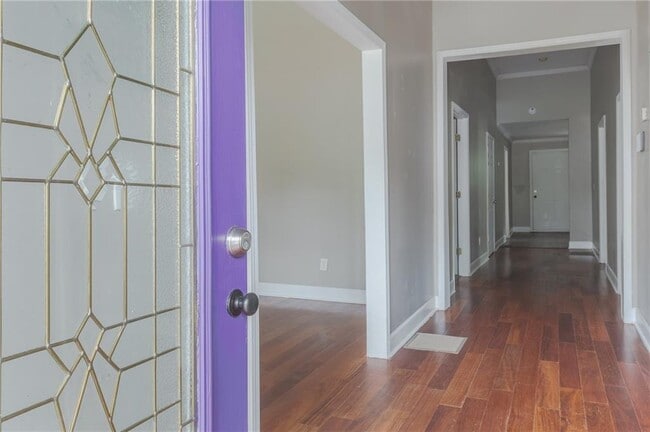 Photo - 732 Windsor St SW