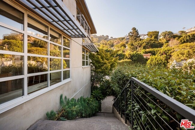 Photo - 1625 N Crescent Heights Blvd