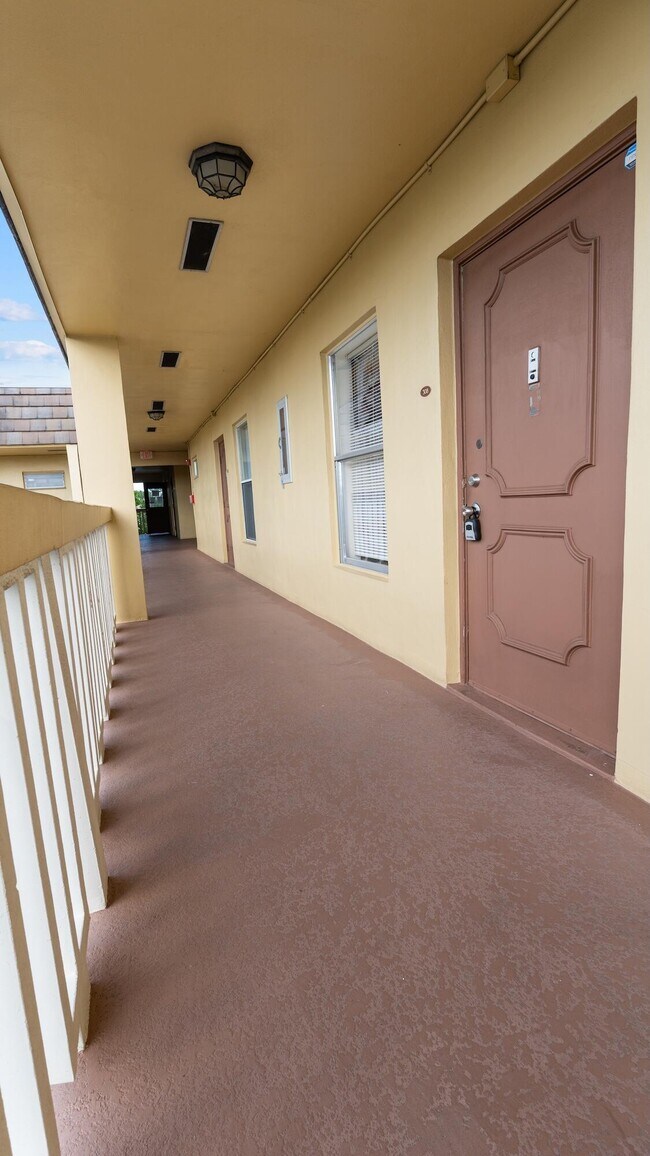 Photo - 5890 NW 64th Ave Unidad 308