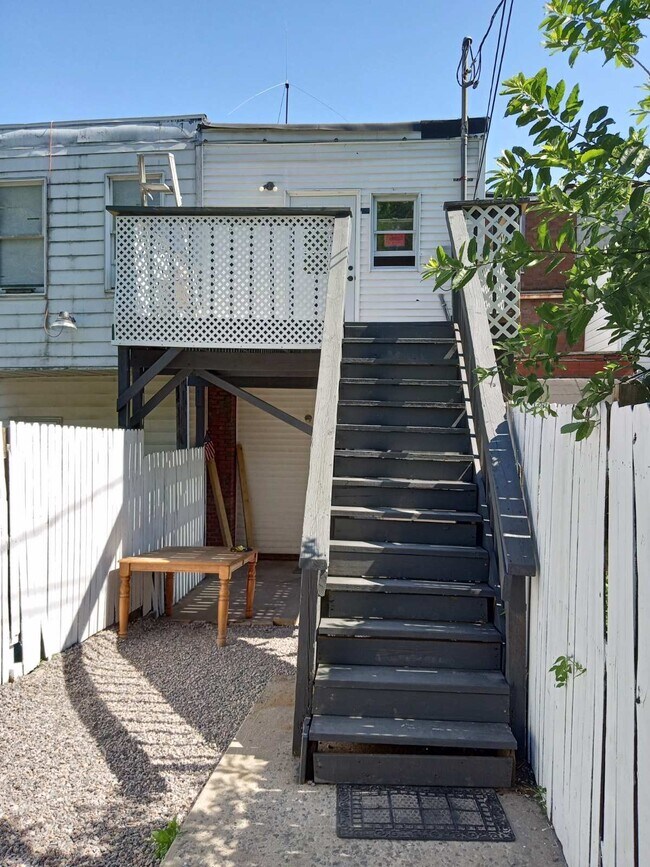 Photo - 403 W Centre St Unit 2 floor