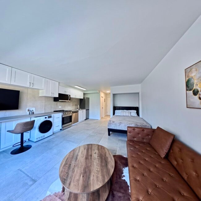 Building Photo - 1540 Haro St Unit 201