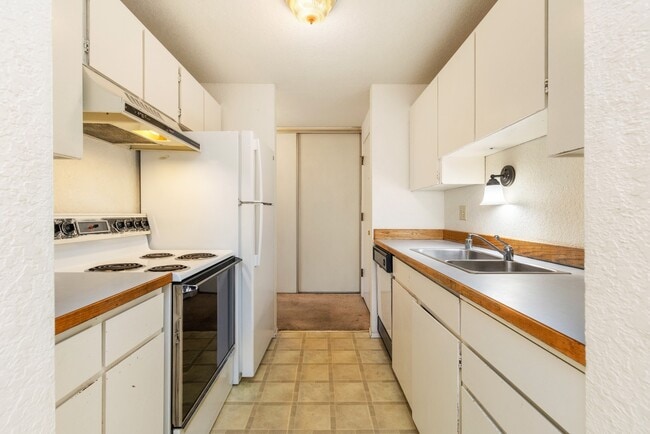 Photo - Spacious 1 Bedroom Apartment w/ Parking in Briercrest Unit 2